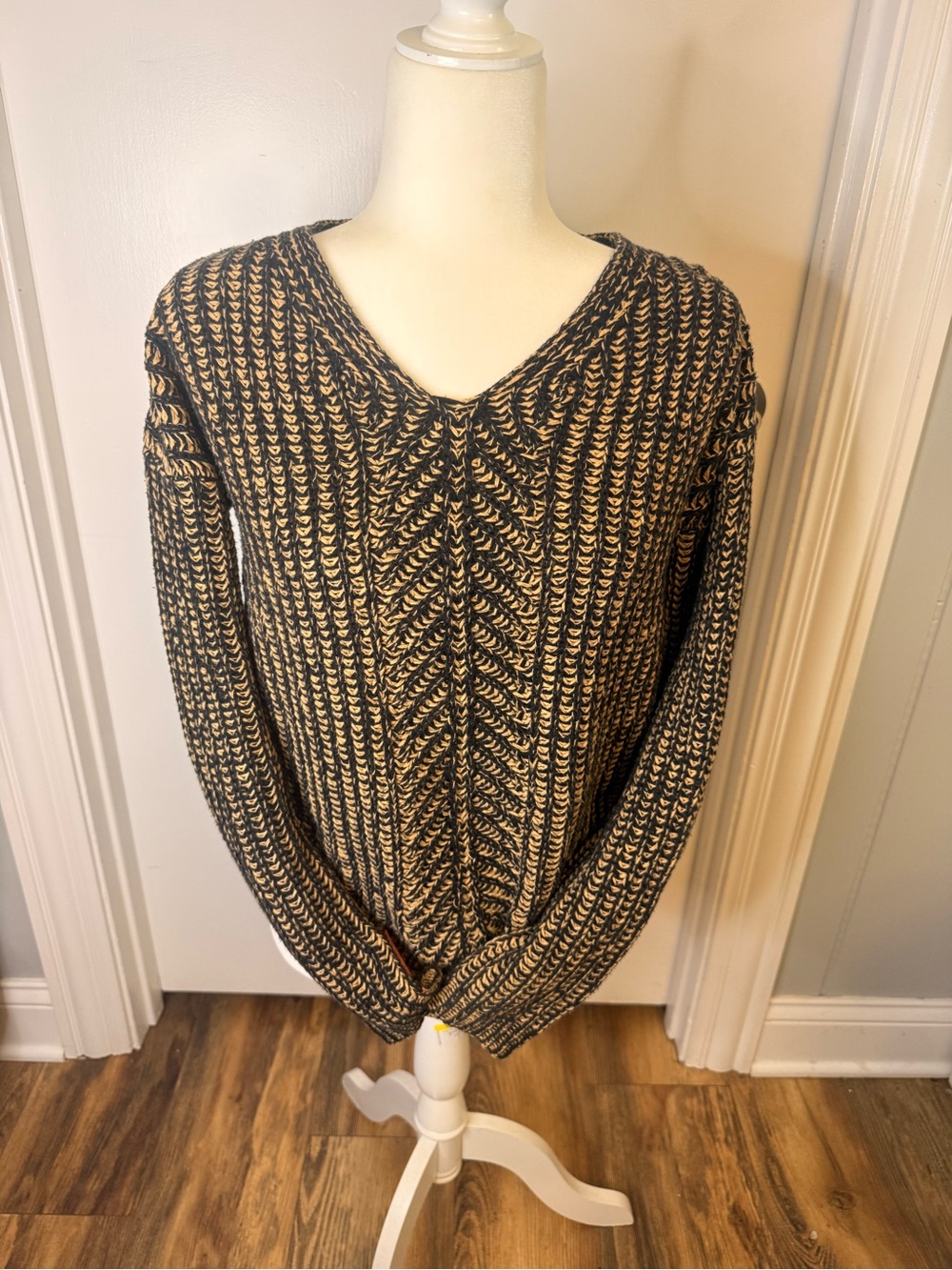 Romeo & Juliet Couture Black and Cream V-Neck Knit Sweater